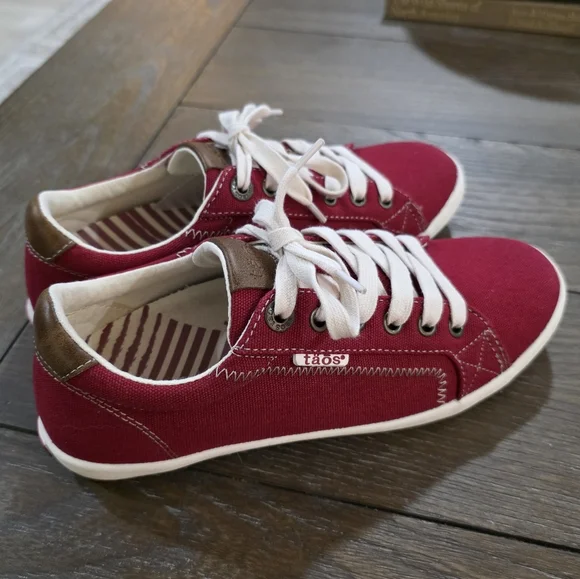 Taos Star Burst Red Canvas Sneakers, Women's Size 7.5 - Picture 1 of 8